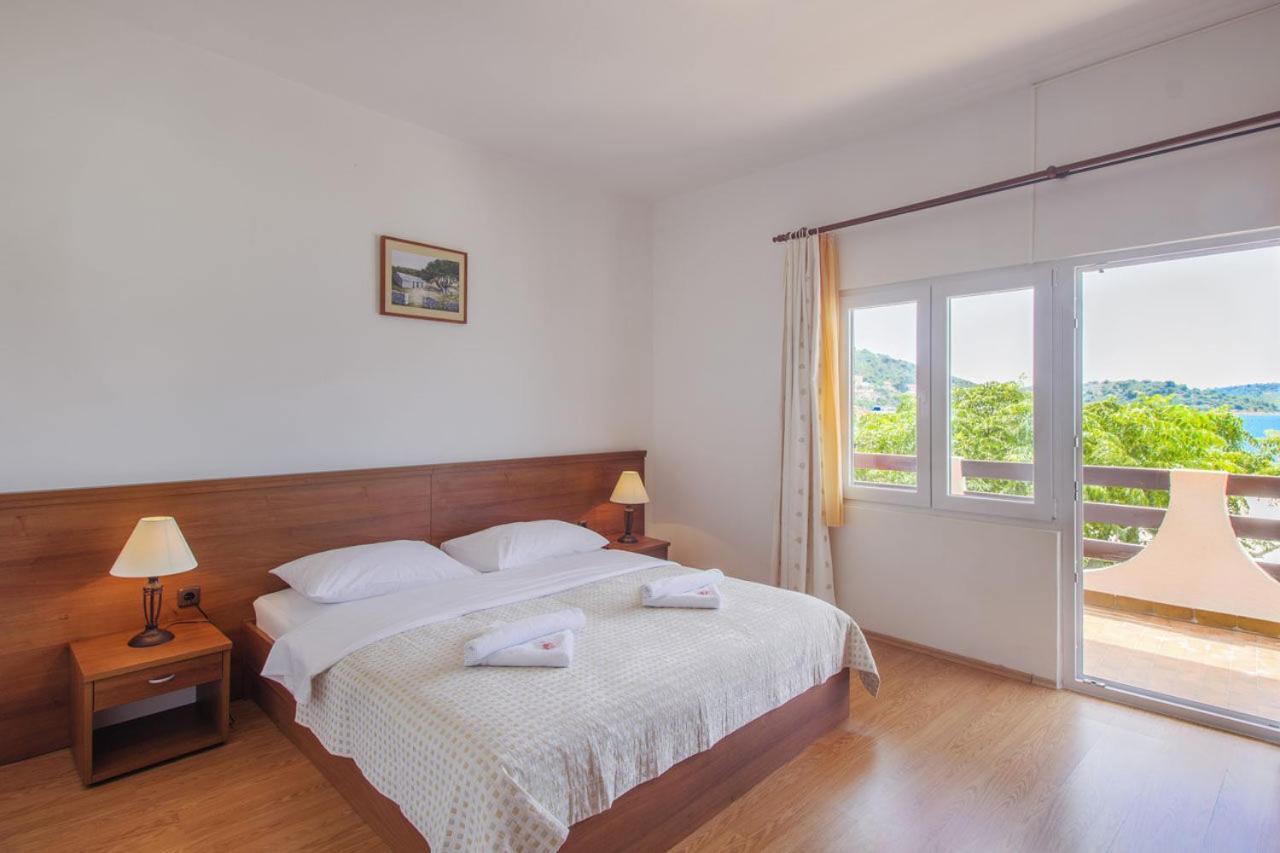 House Hotel Plava Laguna Tisno Zimmer foto