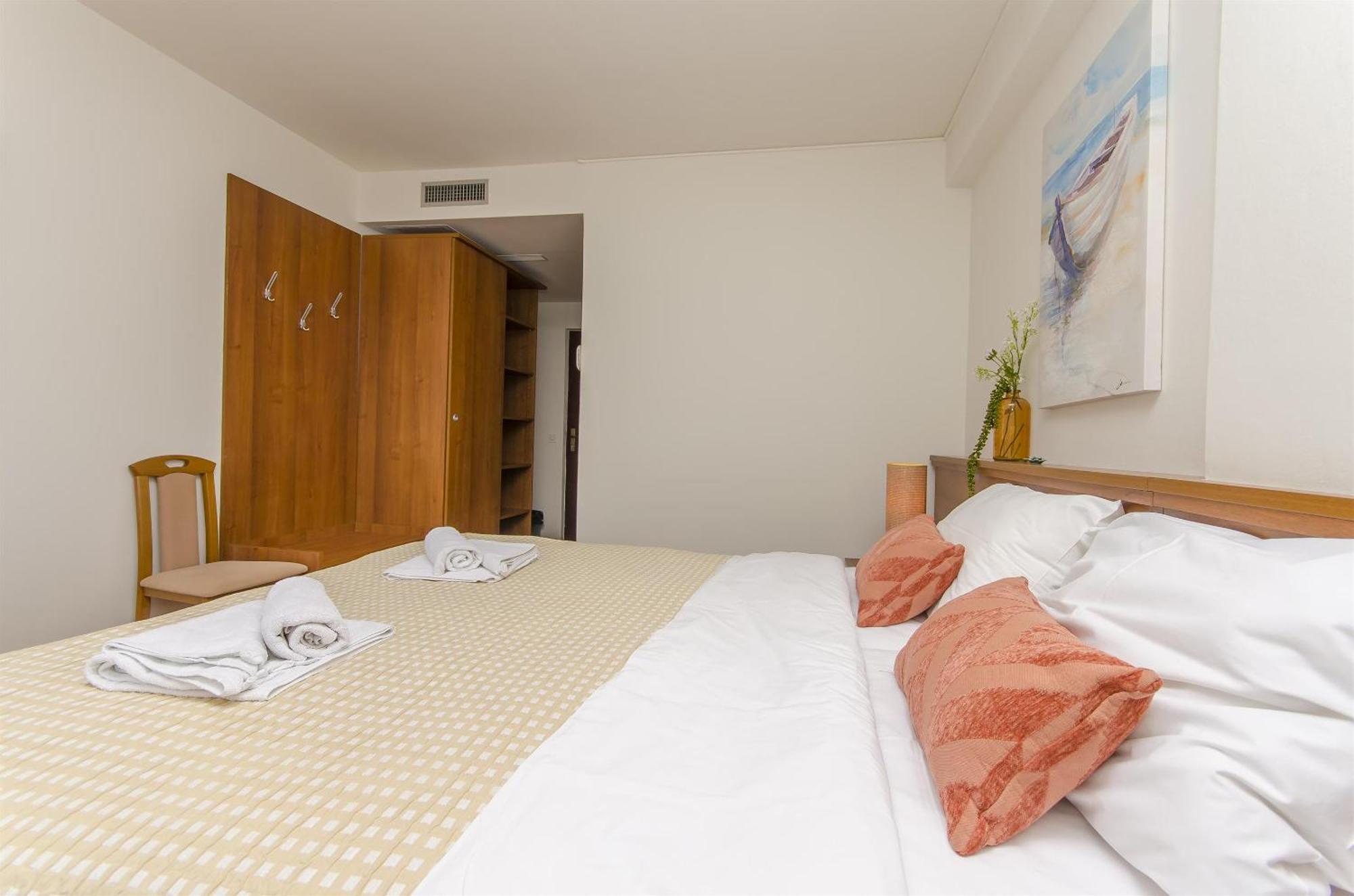 House Hotel Plava Laguna Tisno Exterior foto