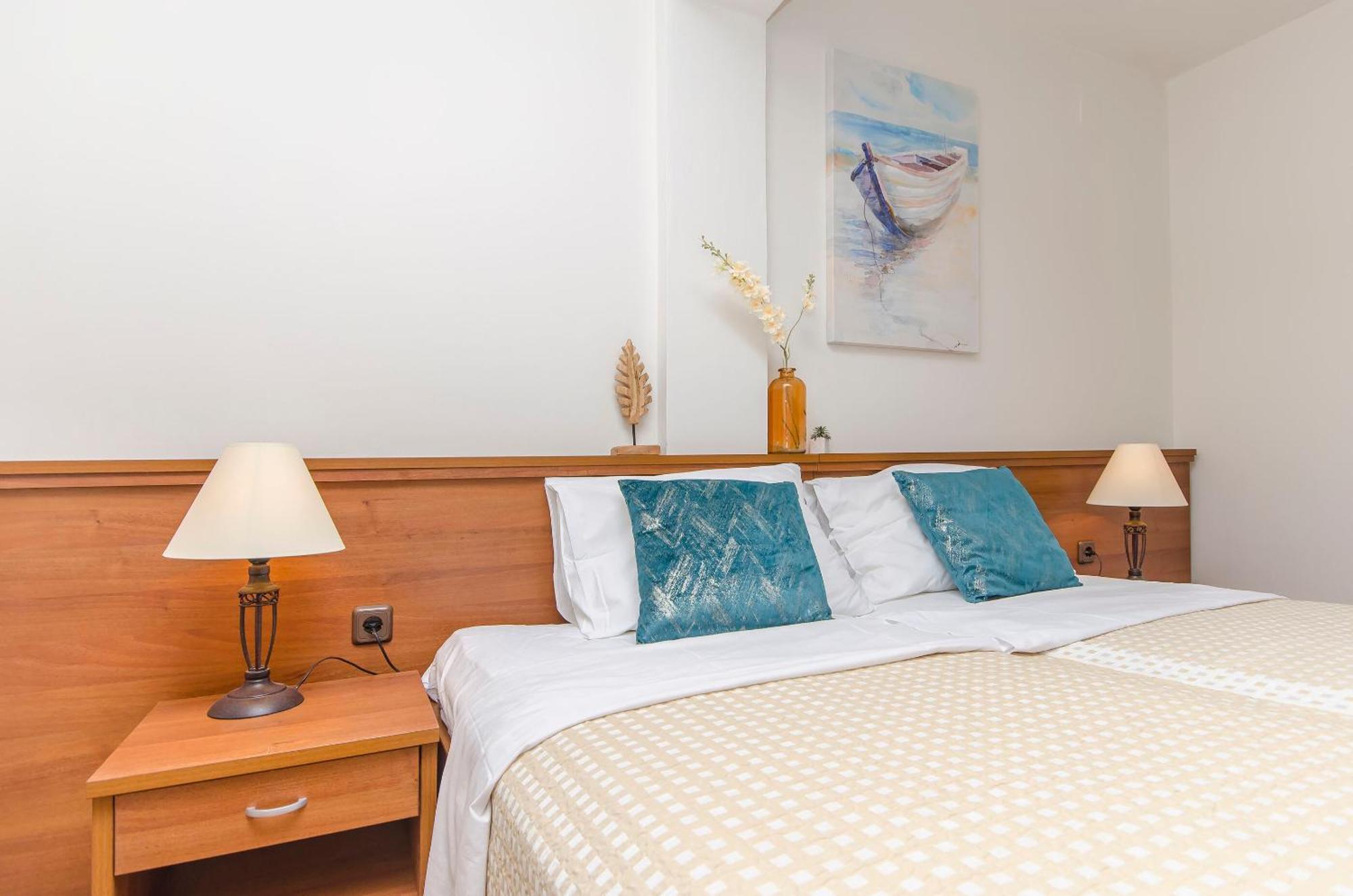 House Hotel Plava Laguna Tisno Exterior foto