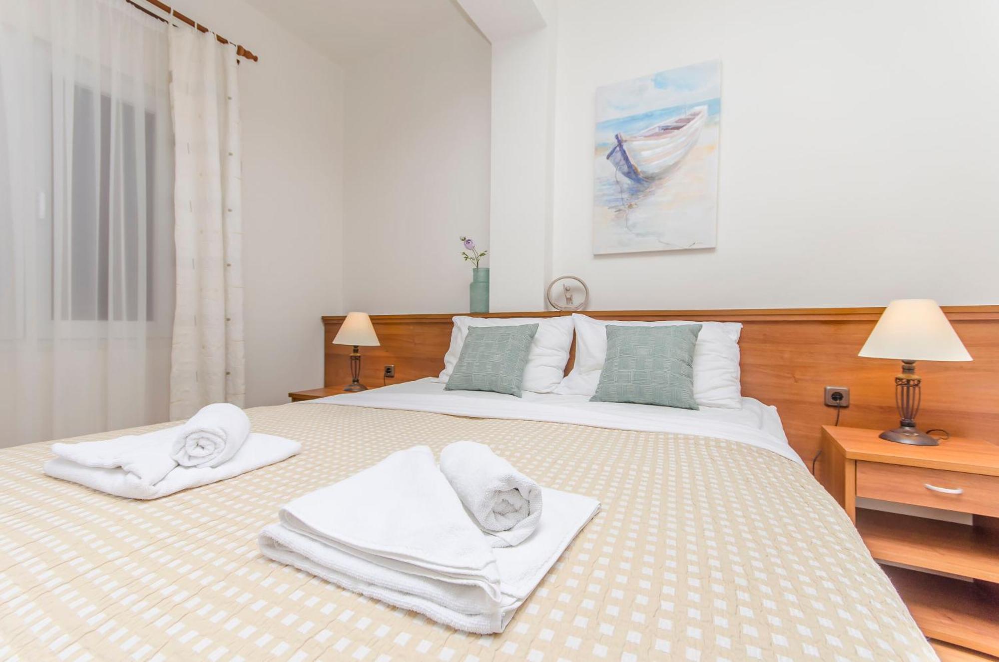 House Hotel Plava Laguna Tisno Exterior foto