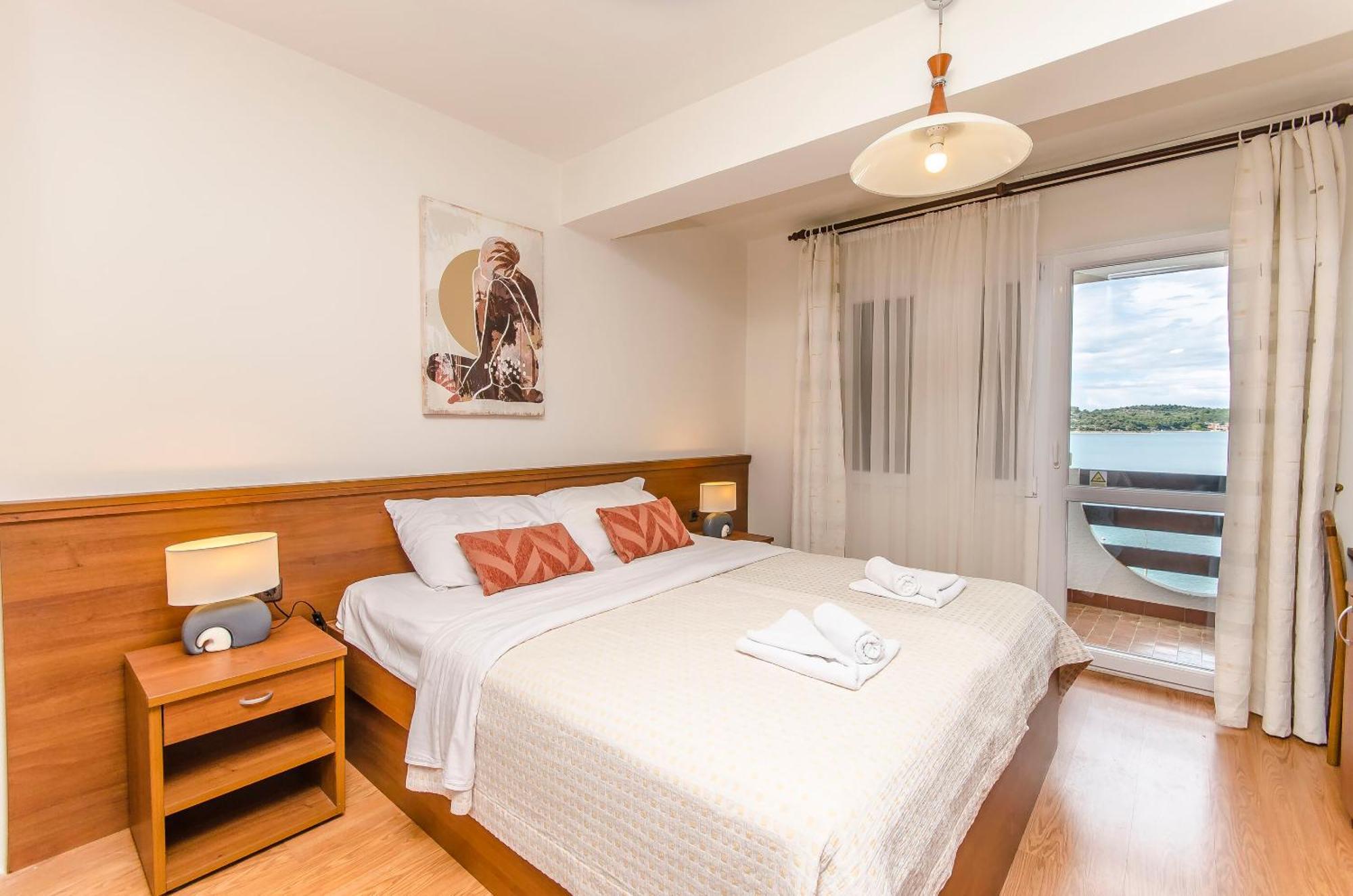 House Hotel Plava Laguna Tisno Exterior foto