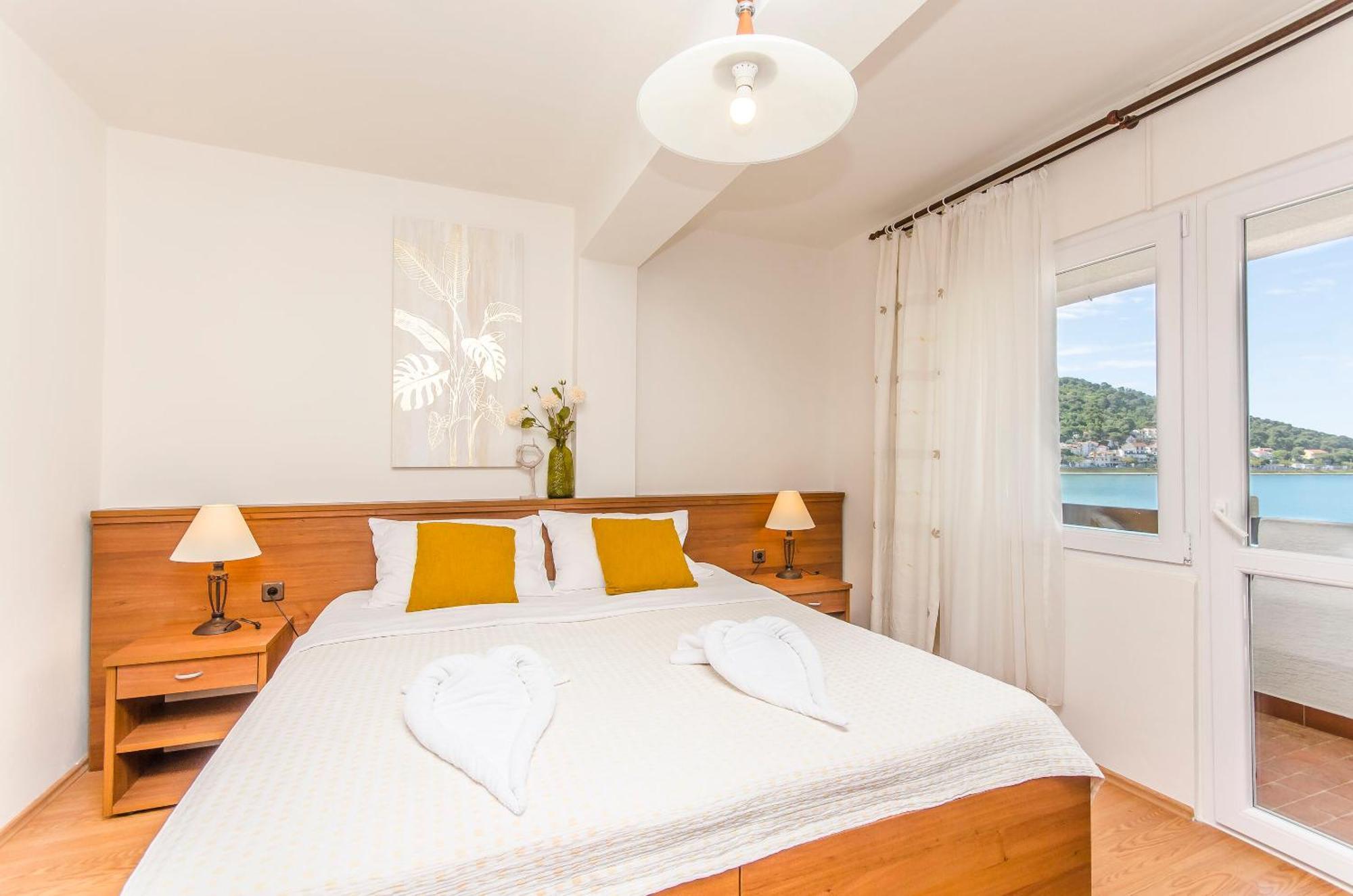 House Hotel Plava Laguna Tisno Exterior foto