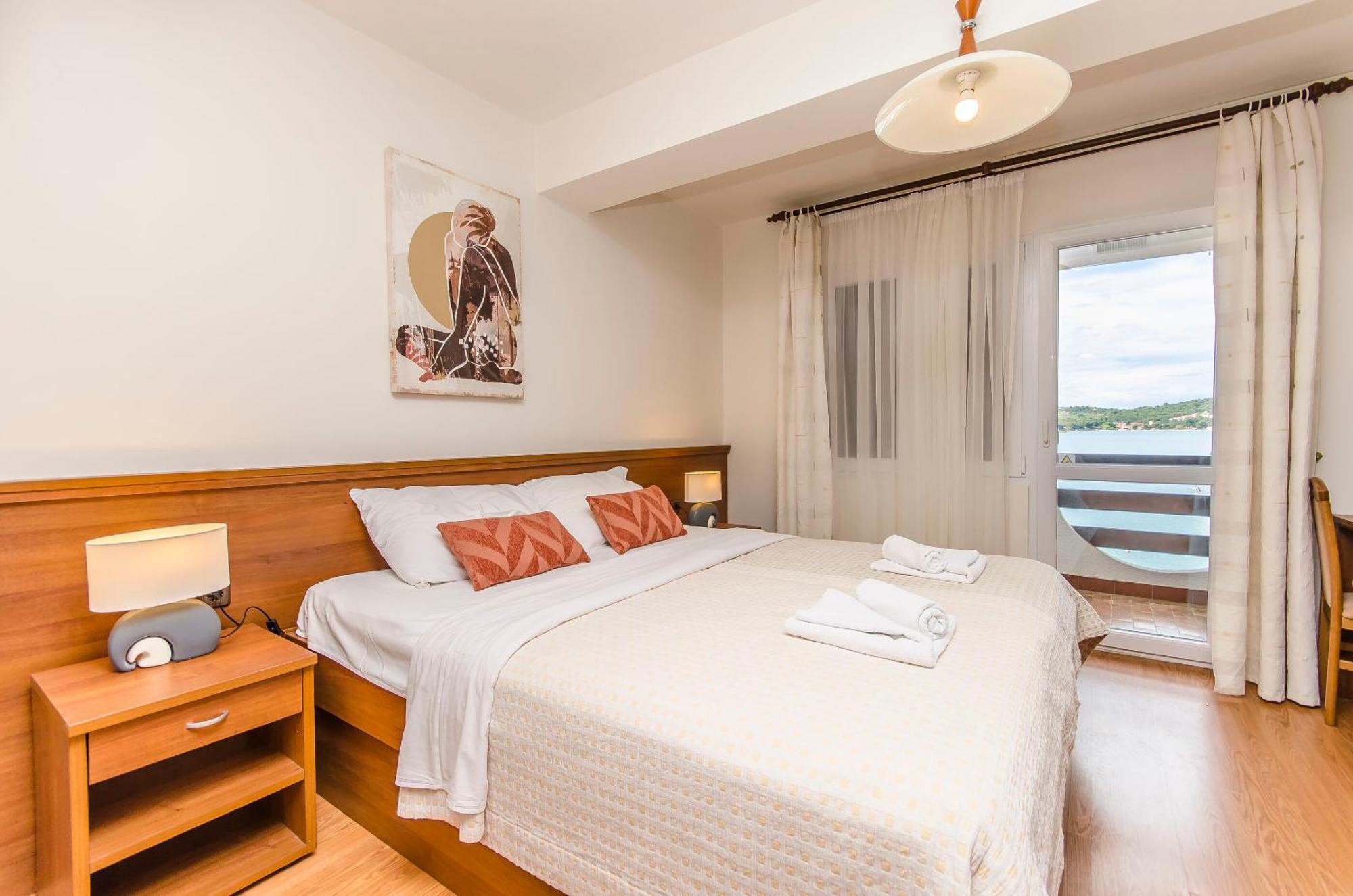 House Hotel Plava Laguna Tisno Exterior foto