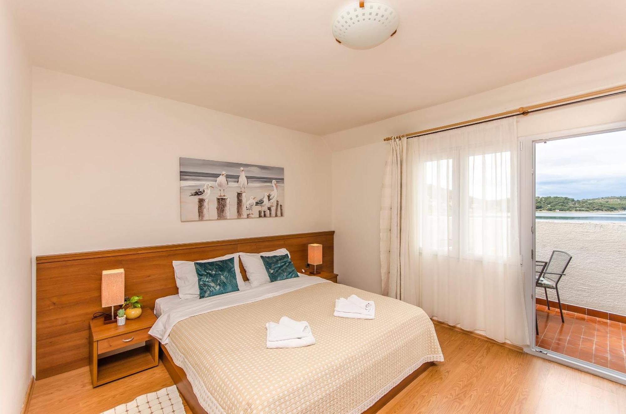 House Hotel Plava Laguna Tisno Exterior foto