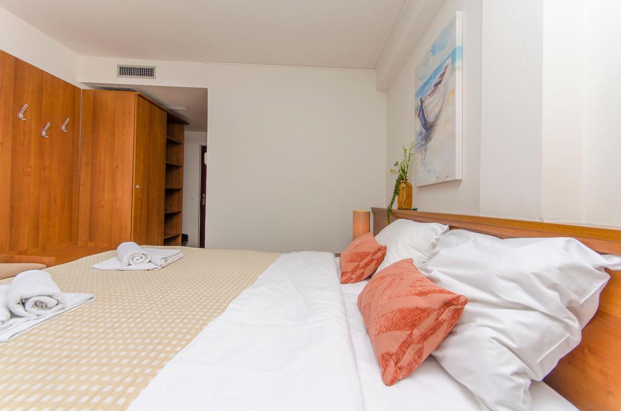 House Hotel Plava Laguna Tisno Exterior foto