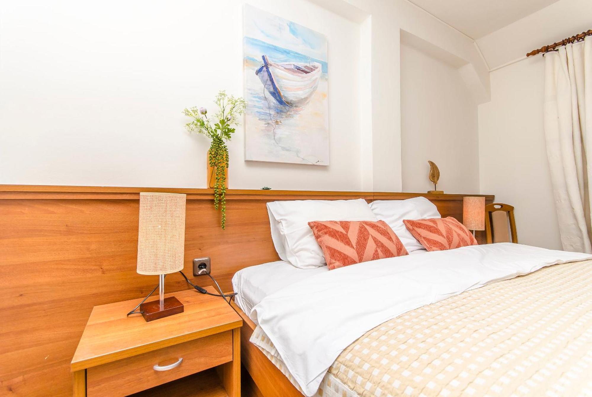 House Hotel Plava Laguna Tisno Exterior foto