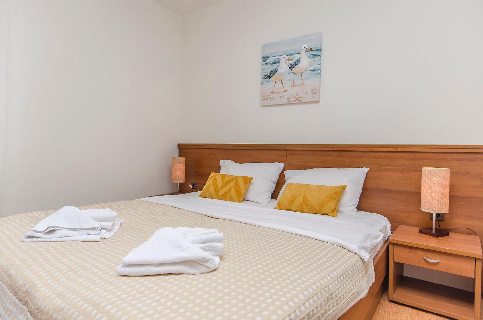 House Hotel Plava Laguna Tisno Exterior foto