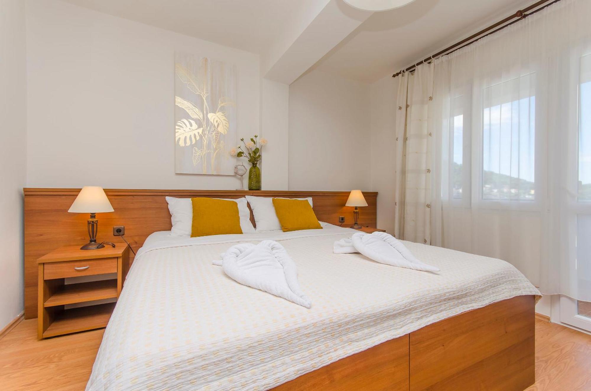 House Hotel Plava Laguna Tisno Exterior foto