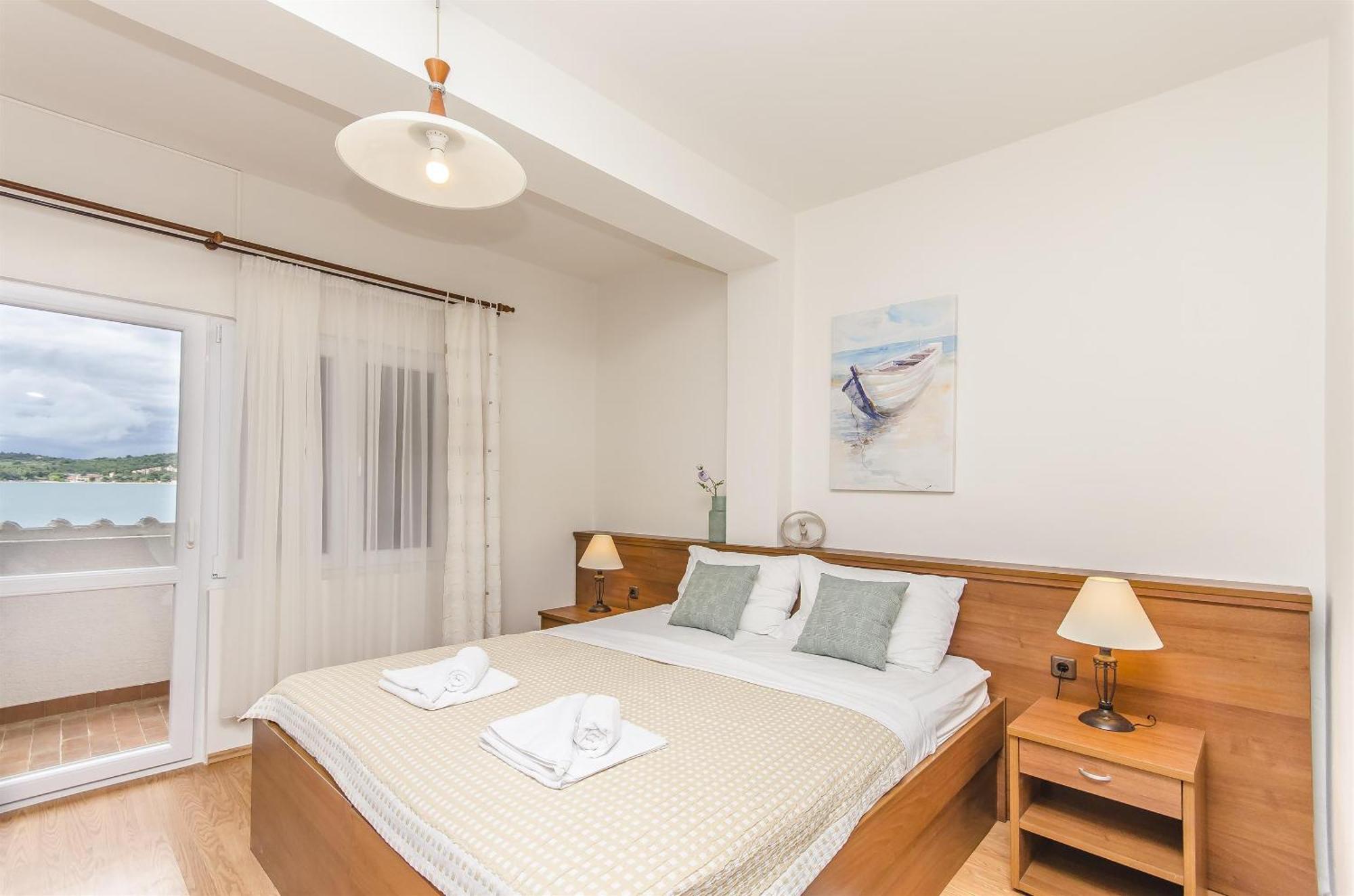 House Hotel Plava Laguna Tisno Exterior foto