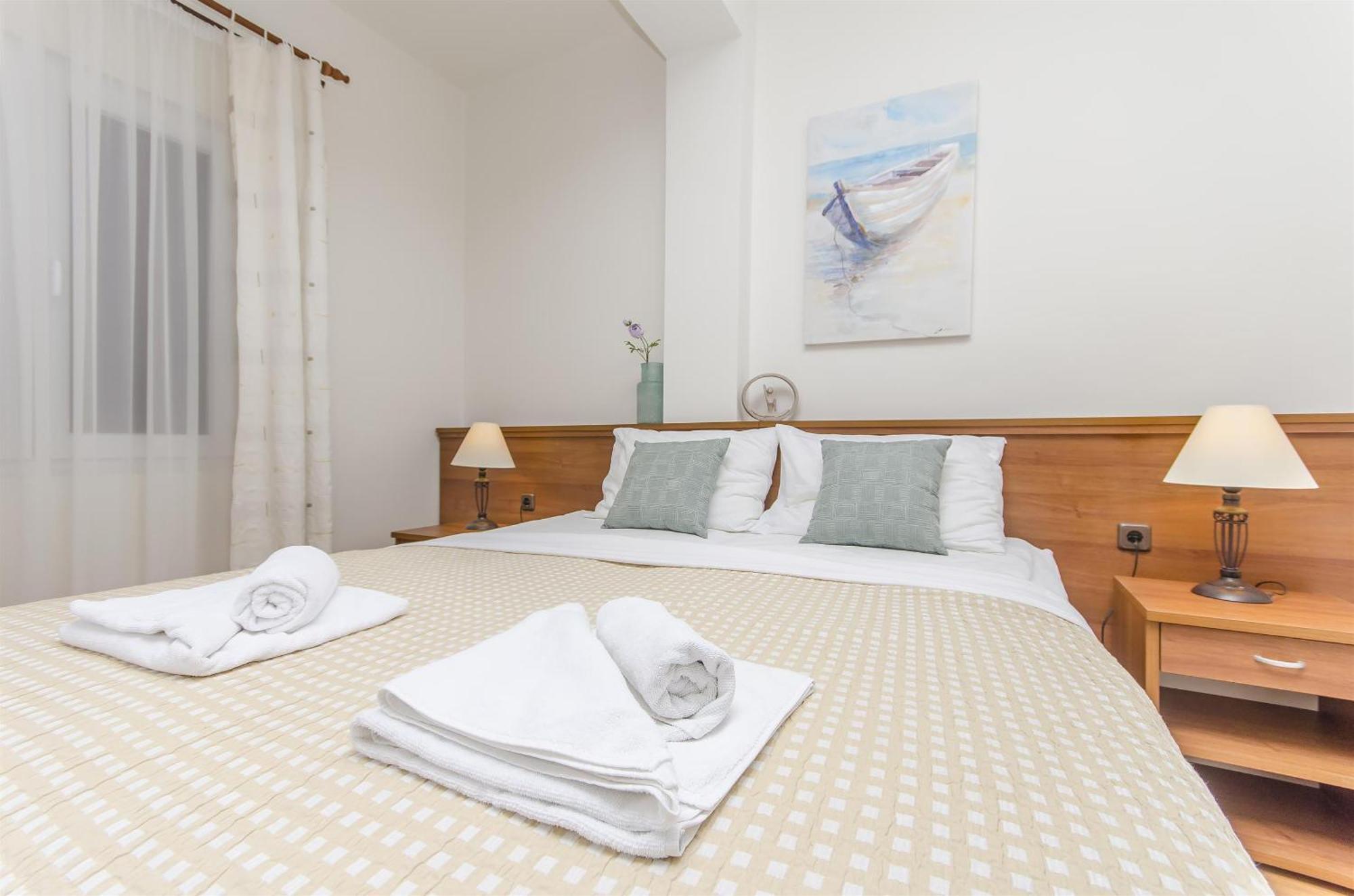 House Hotel Plava Laguna Tisno Exterior foto